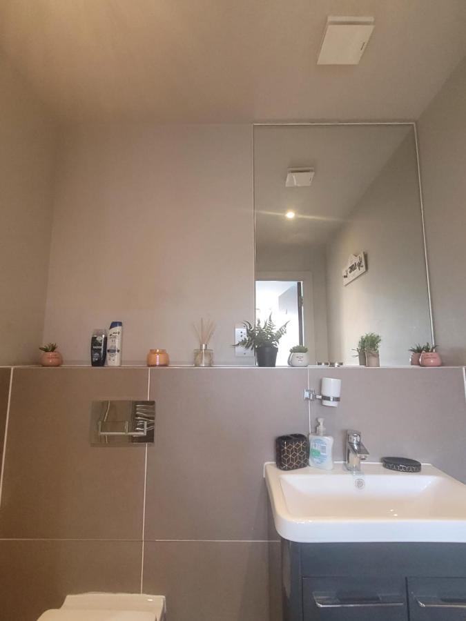Amazing London 1 Bedroom Flat In Astral House As18 Norbury  외부 사진